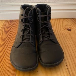 Vivi barefoot 40L size 9 GOBI HI IV WOMENS black boots